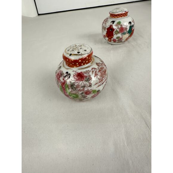 Japanese Antique China Salt and Pepper Shakers Round 1921-1941 - Picture 3 of 10